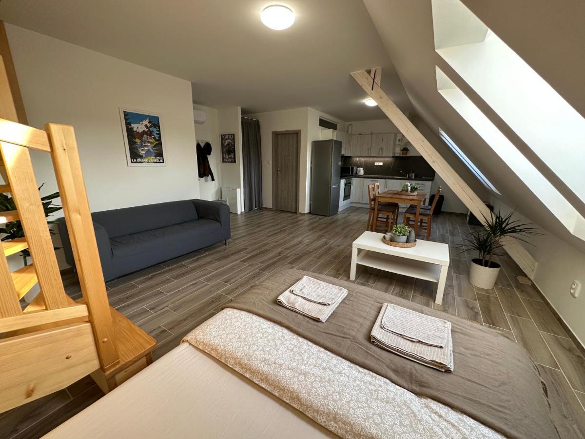 Apartmany Monastery Suites Zirec Dvůr Králové nad Labem Eksteriør bilde